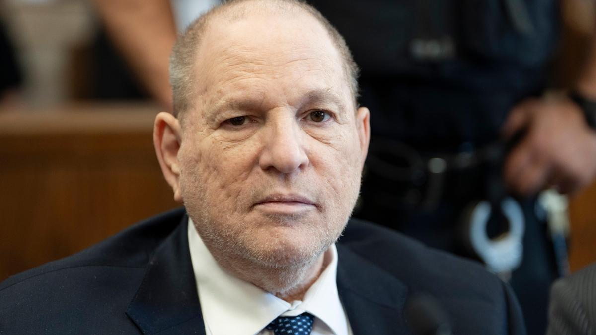 Un tribunal de California ordena revisar la pena de Weinstein por los casos de violación