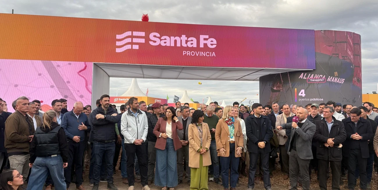 El gobierno provincial presentó su stand en Agroactiva con presencia de Pullaro