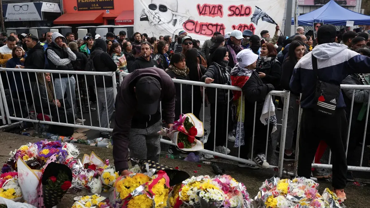 Miles de fanáticos despiden al Indio Solari en una emotiva ceremonia en Avellaneda