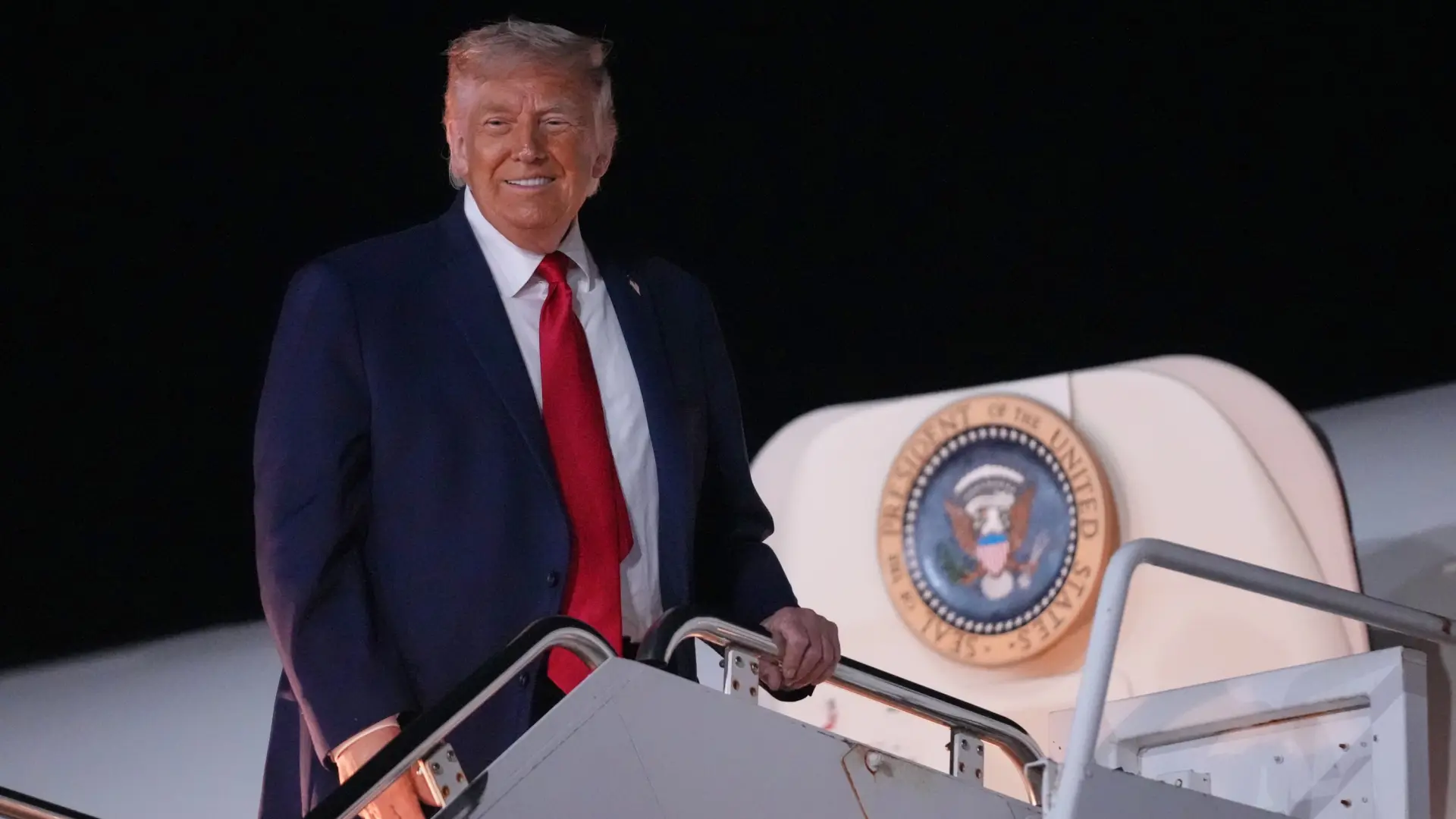 Trump insiste en un acuerdo inminente pese a la escalada con Irán y el aviso de Israel: "Estamos preparados para volver a golpear"