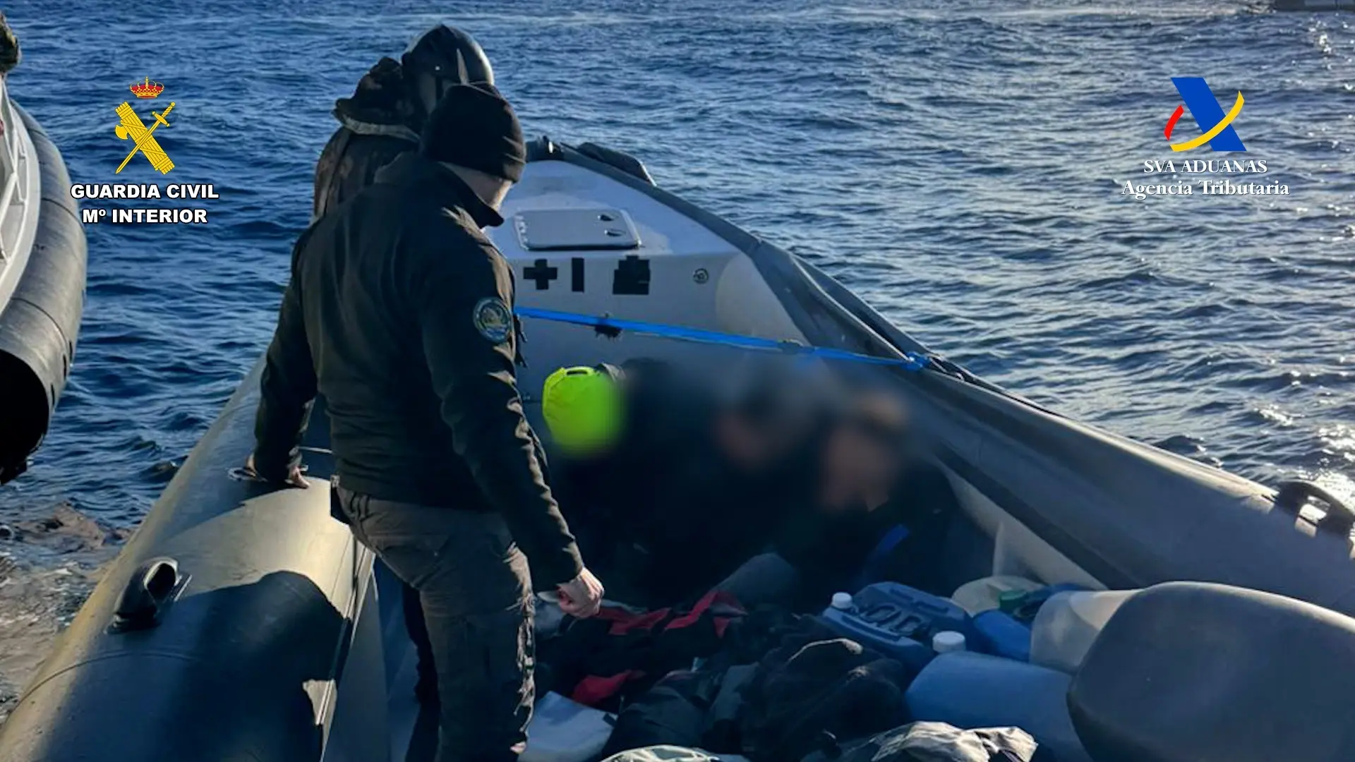 Unos narcos abren fuego contra la Guardia Civil con armas largas tras ser sorprendidos descargando un alijo en Punta Umbría