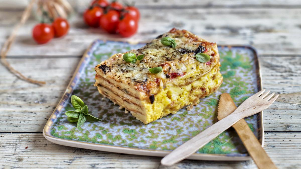 Pastel de pizza de verduras, una receta de aprovechamiento muy resultona