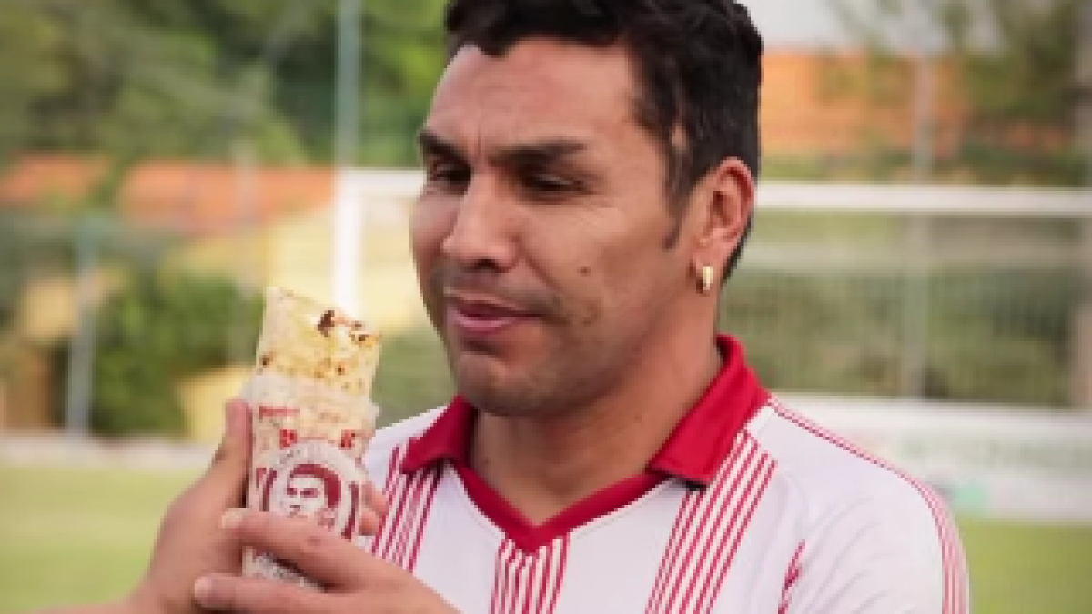 De ser el ídolo en la selección paraguaya de futbol a apoyarlos con promociones de burritos de carne
