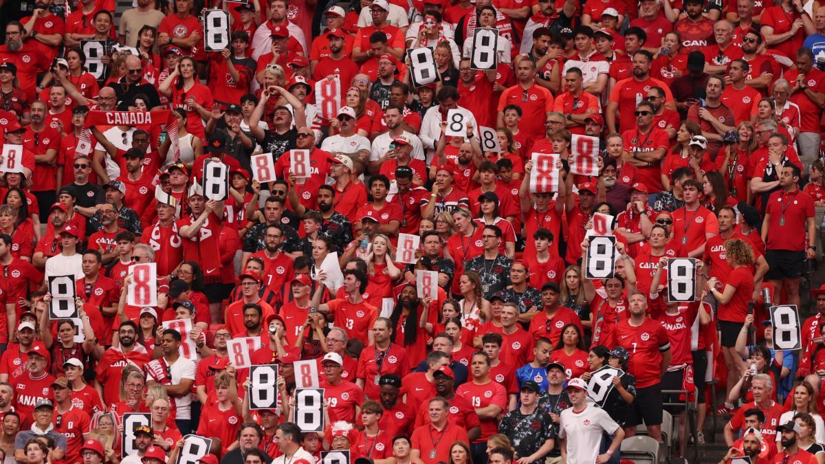 Espectacular muestra de apoyo: Canadá se une por Koné tras la lesión que estremeció al Mundial