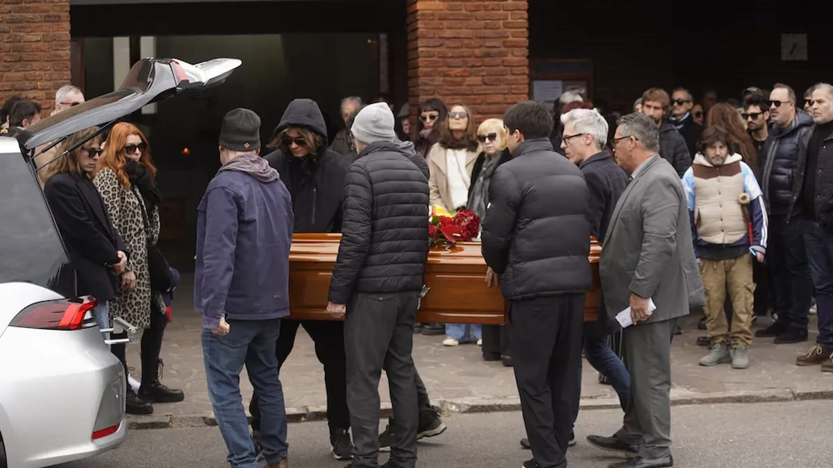 Murió Ernestina Pais: familiares, amigos y figuras del espectáculo la despidieron en un emotivo funeral en Chacarita
