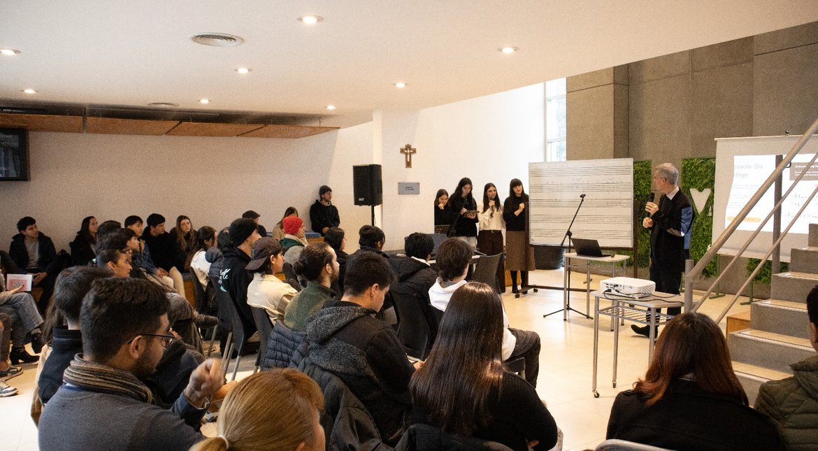 Música, formación e intercambio cultural: así fue la visita de los músicos húngaros Judit Gábos y Sándor Kabdebó a UCASAL
