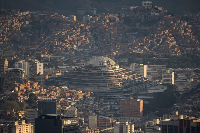 ¿Qué pasa en El Helicoide? Vacían la temida cárcel de Venezuela y trasladan a los presos
