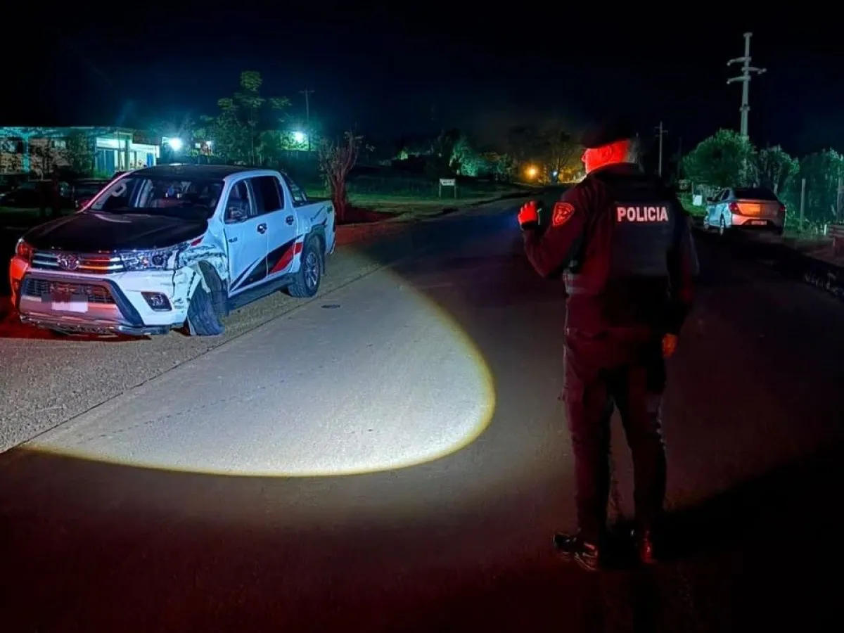 Buscan al conductor que abandonó una camioneta tras chocar en El Soberbio