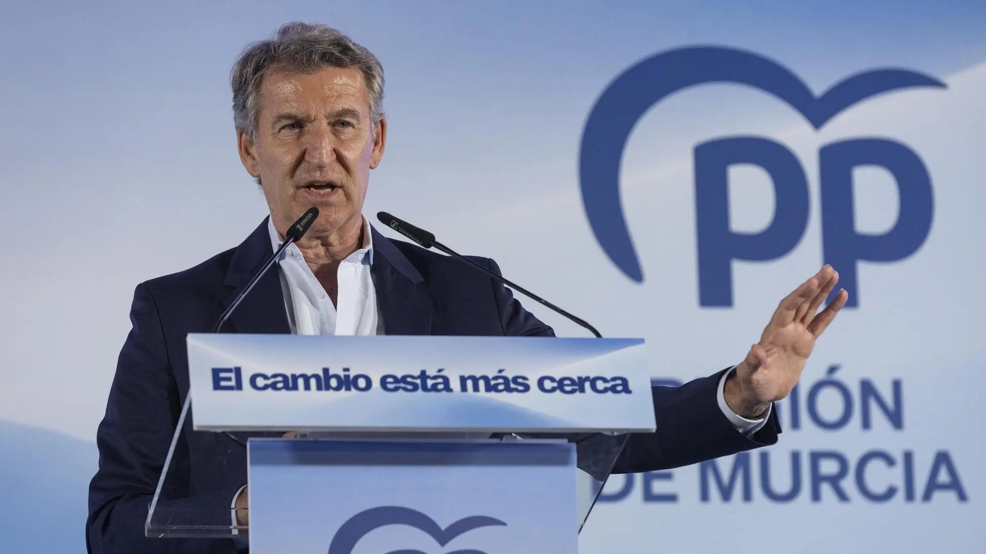 Feijóo avisa de que la regularización puede ir "contra el derecho europeo" y que "en dos años votarán en las municipales"