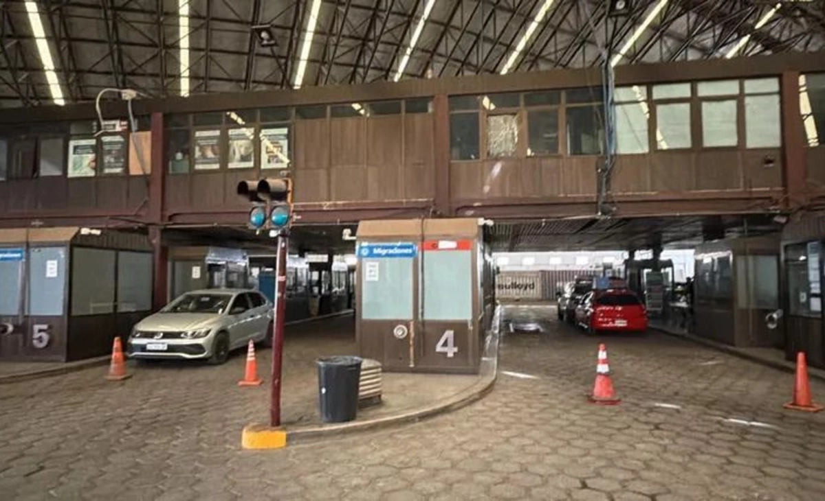 Sin luz, sin baños y sin elementos de seguridad en una aduana de la región