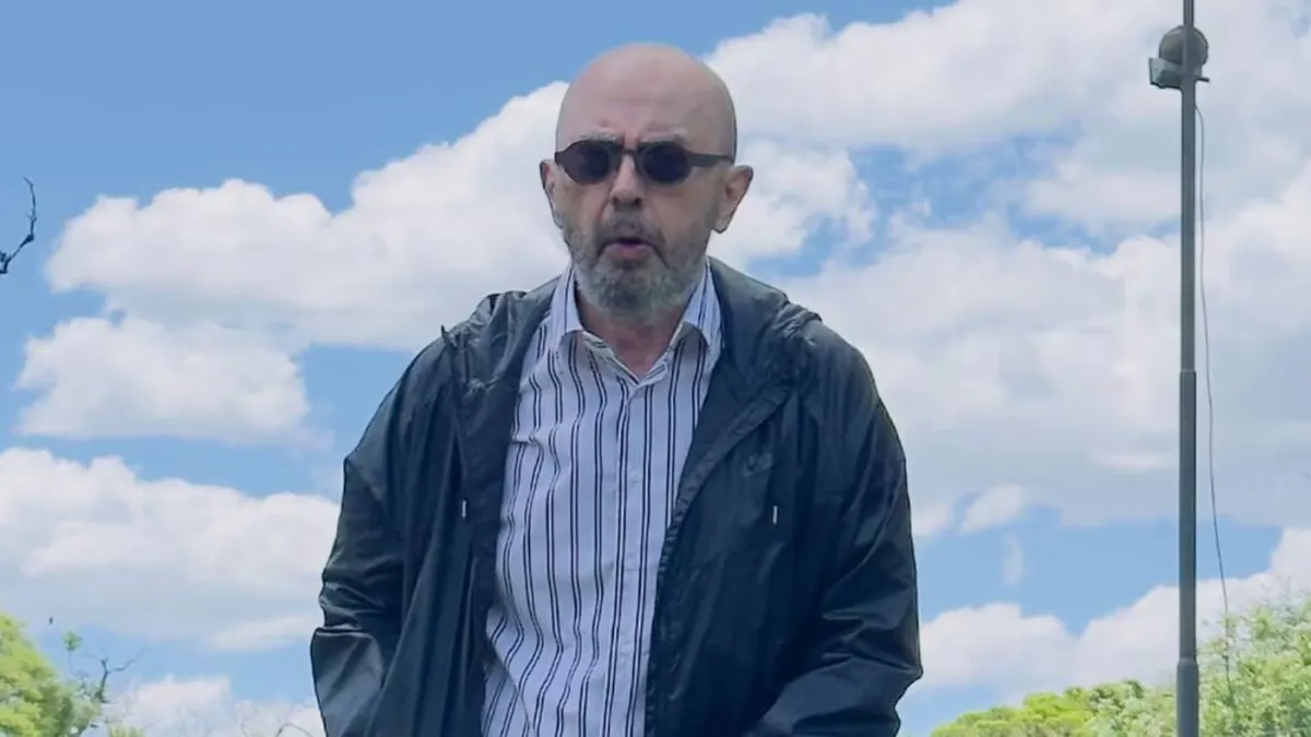 Se conoció por qué el Indio Solari se metía a la pileta todas las noches