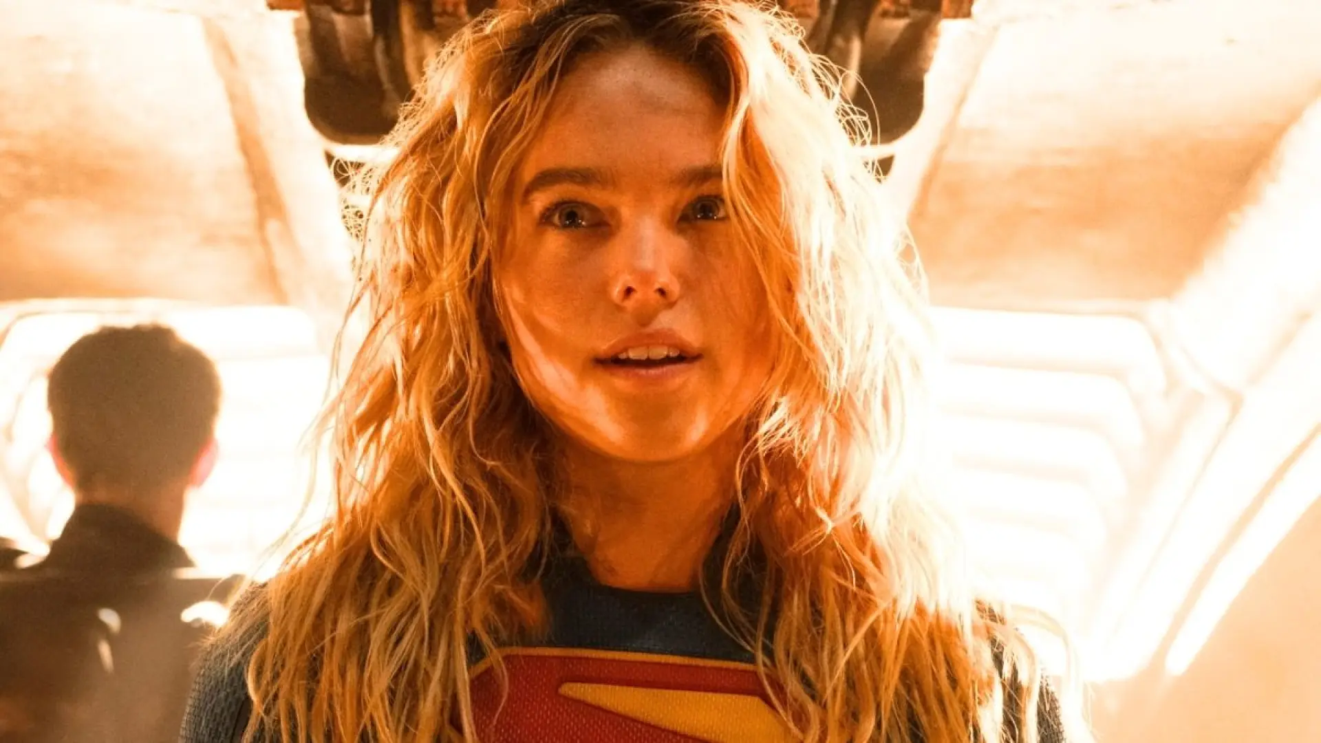 El vídeo viral de Corenswet con un fotógrafo que tocó a Milly Alcock (Supergirl) en la alfombra roja