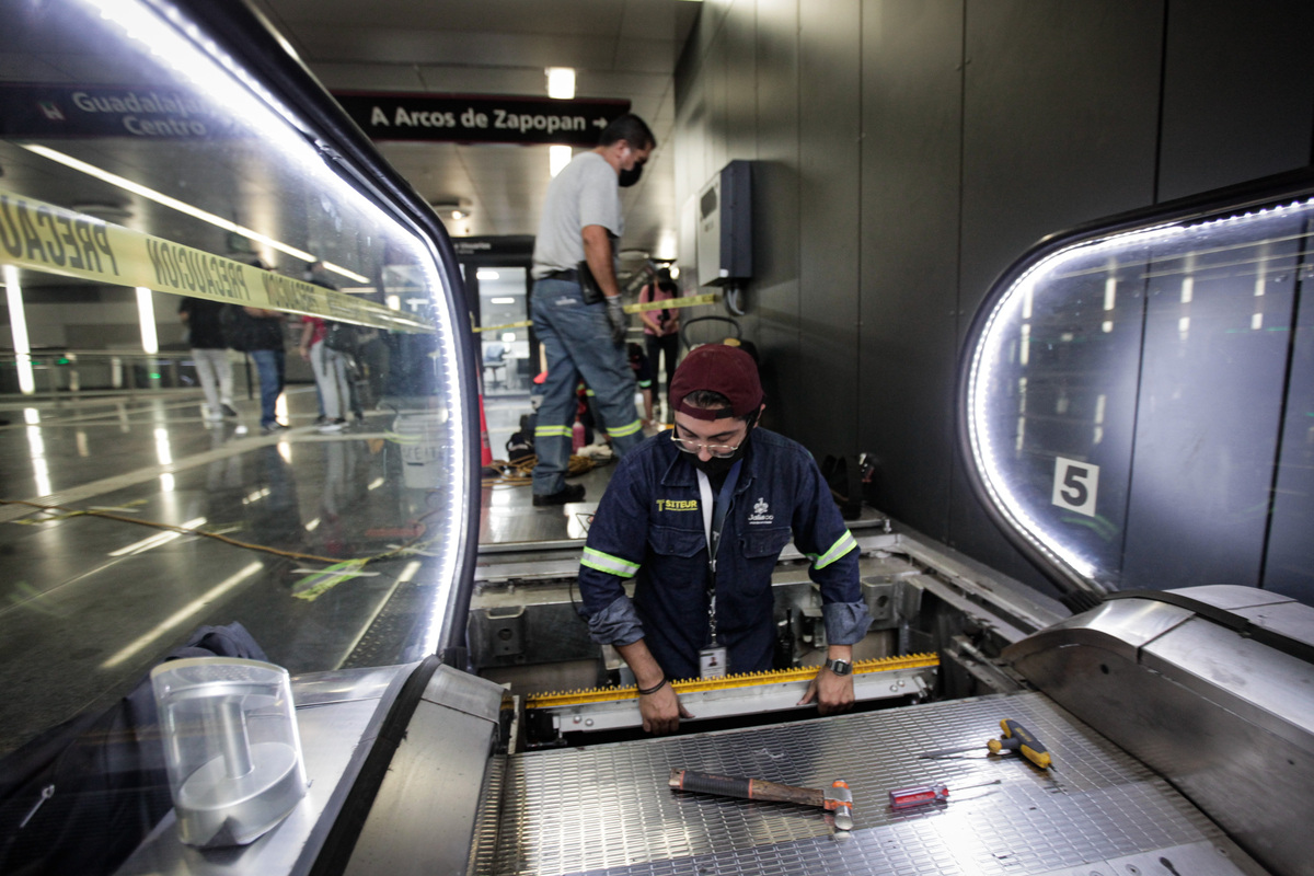 SITEUR: Escaleras del Tren Ligero alcanzan 92% de operatividad