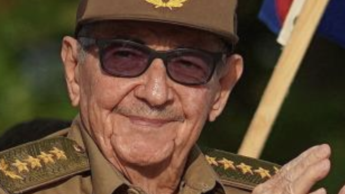 Raúl Castro respalda cambios en economía en Cuba