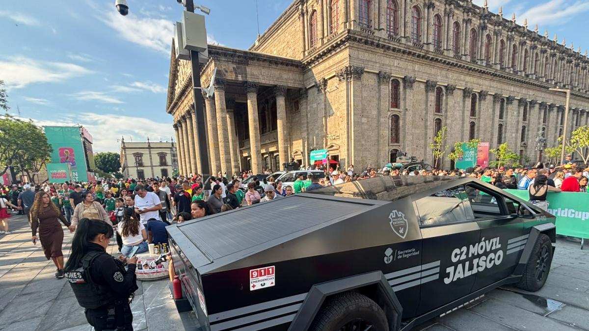 Cybertruck cuida a los aficionados del Mundial 2026 en Guadalajara