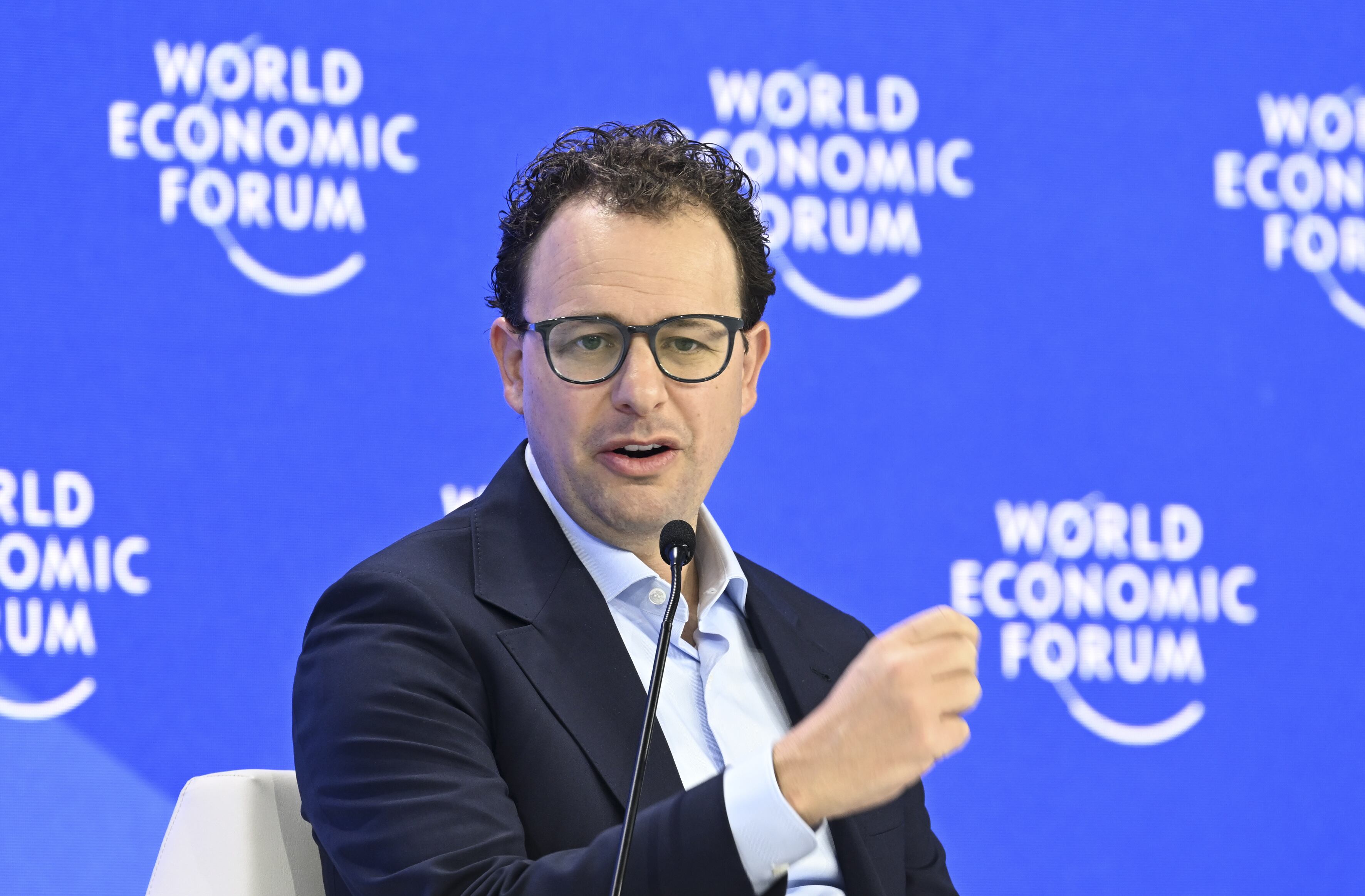Qué puede hacer Europa si EE UU bloquea el acceso a la mejor IA: "Estamos en segunda o tercera división"