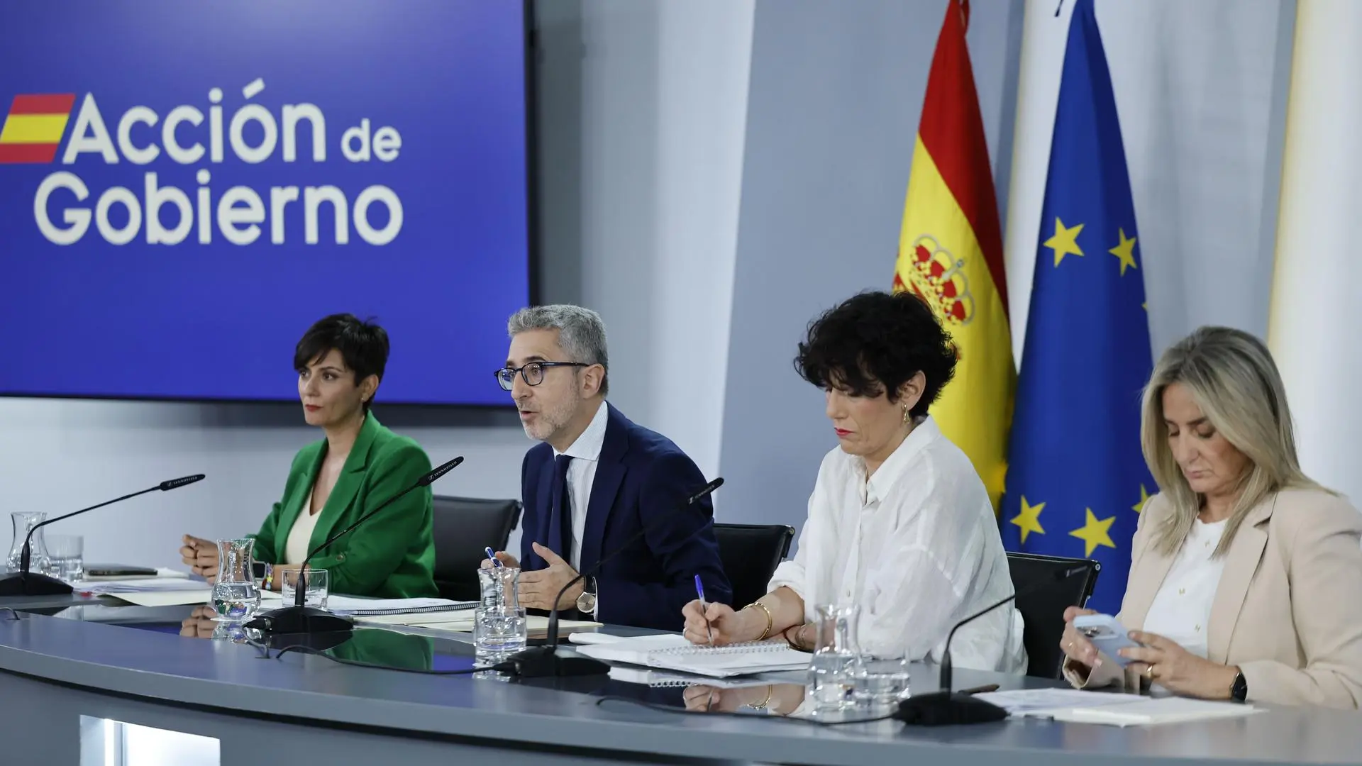 Moncloa se enreda para sostener la tesis del "linchamiento": dice que respeta la justicia pero reitera que no existen las "casualidades"