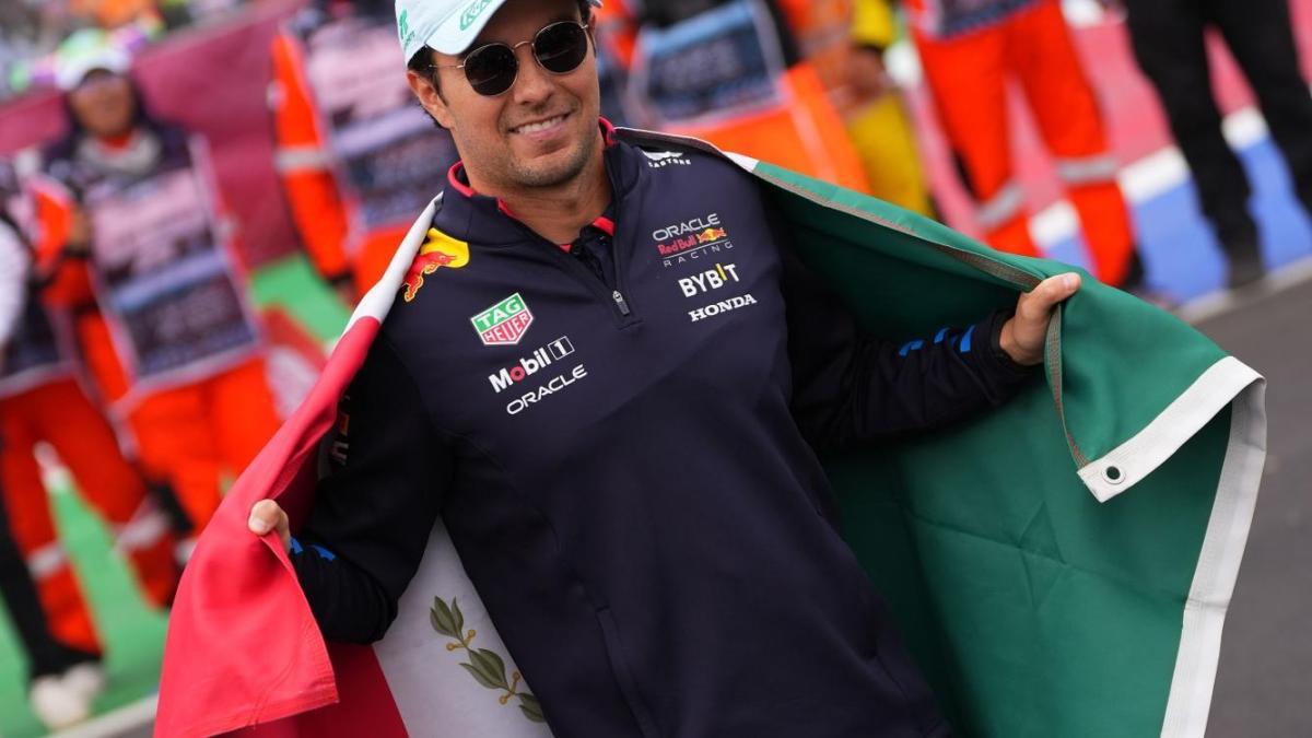 ¿Checo Pérez estará en el México vs Corea del Sur? El piloto lo confirma