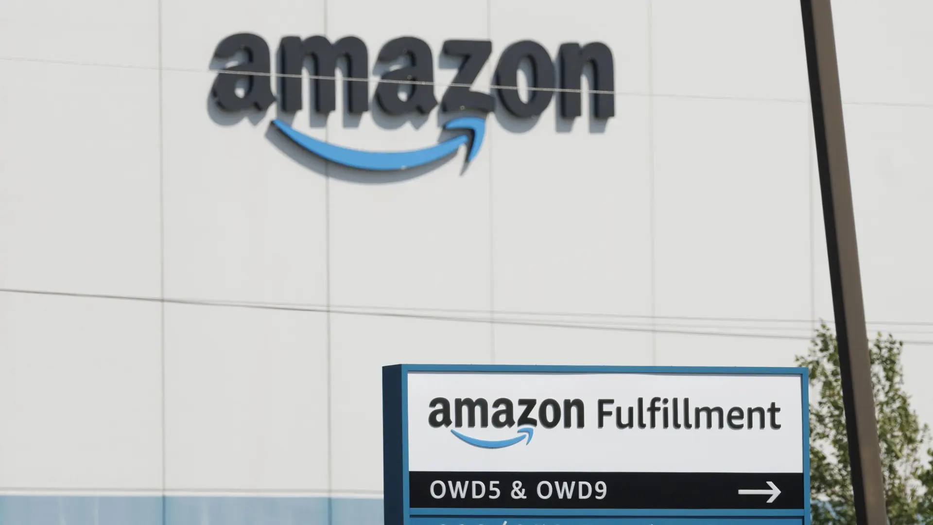 Amazon contribuyó a la decisión de EEUU de restringir el uso de la IA de Anthropic, según 'WSJ'