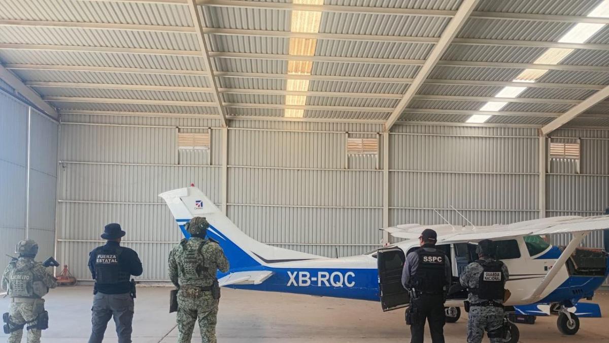 Aseguran aeronave cocaína, armas y vehículos en Baja California