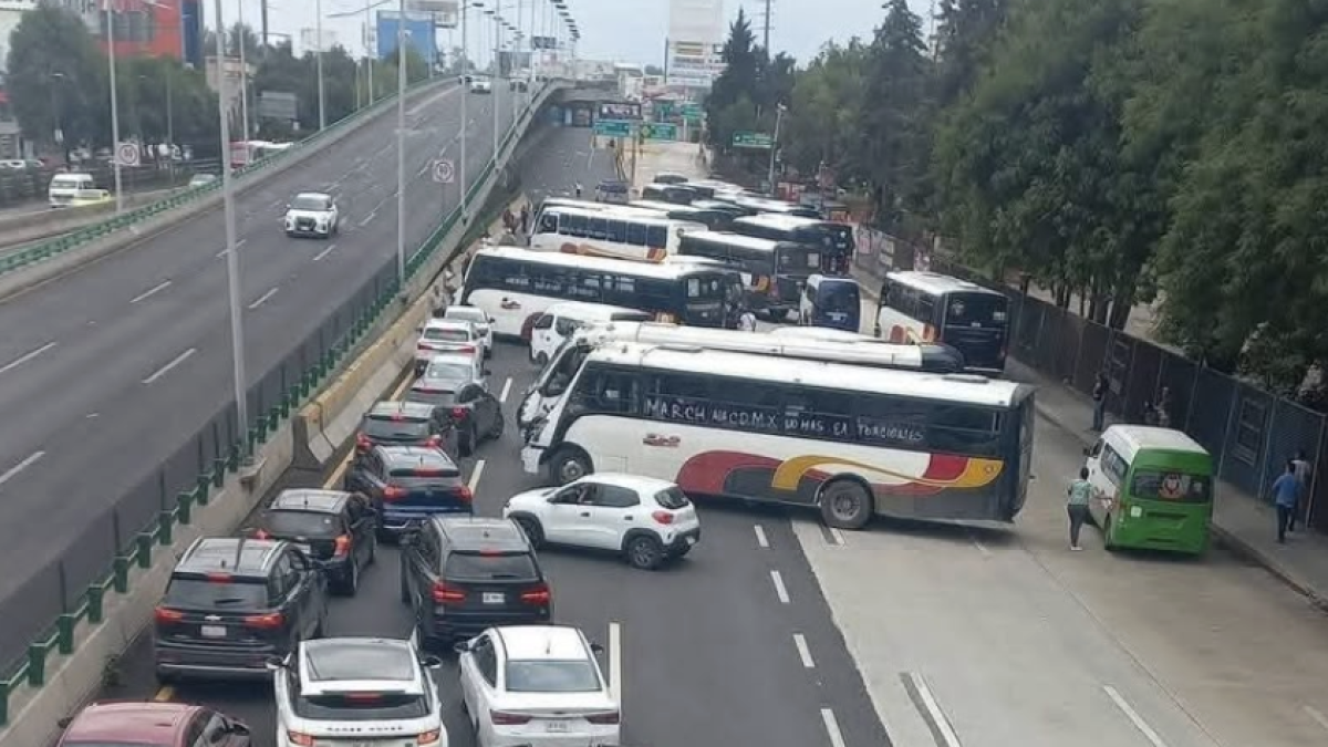 "O pagamos o nos queman las unidades": Choferes colapsan Periférico norte por extorsiones