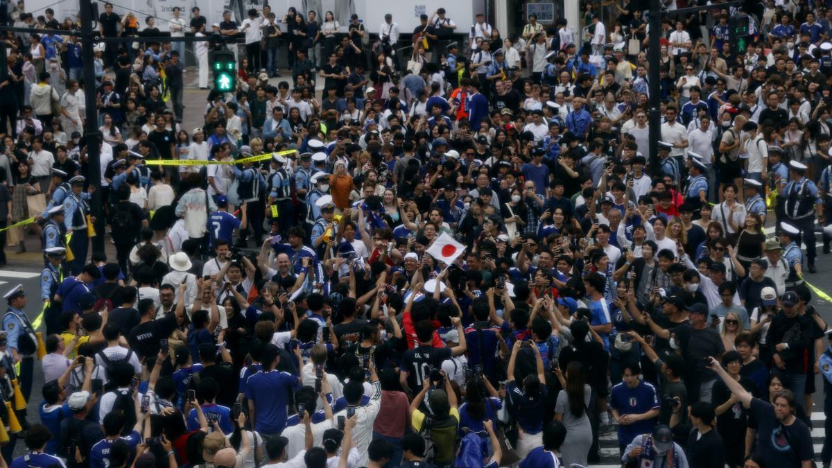 El ejemplar festejo de Japón en el cruce de Shibuya tras vencer a Túnez