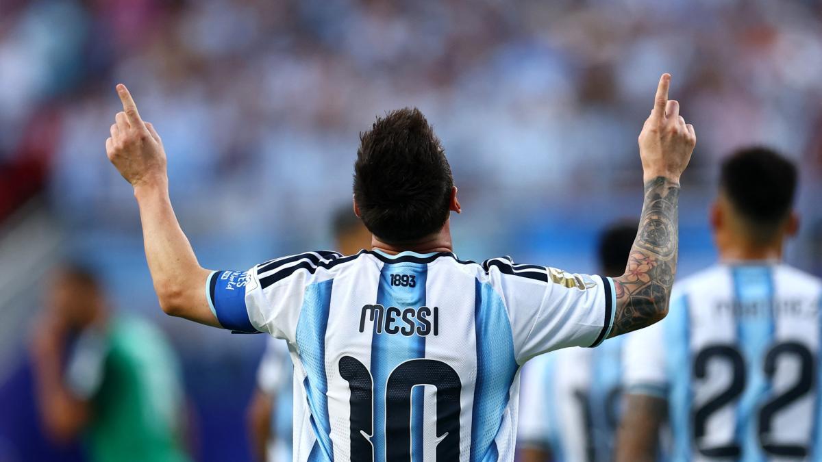 Argentina debuta goleando en histórica noche de Messi: máximo goleador en los Mundiales