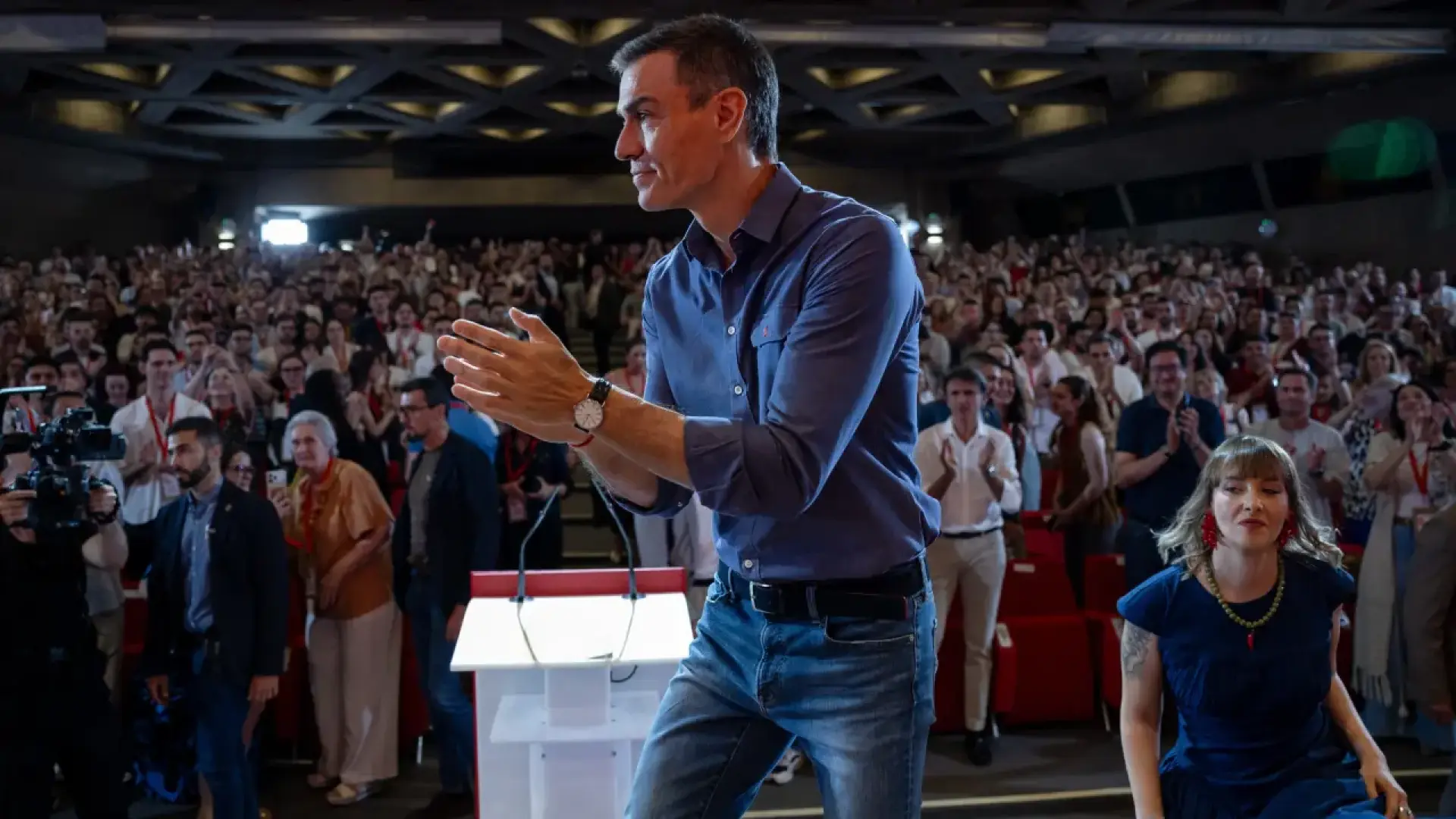 Sánchez admite "problemas", pero avisa a la oposición "marrullera": "Vamos a seguir, 2027 y más allá"