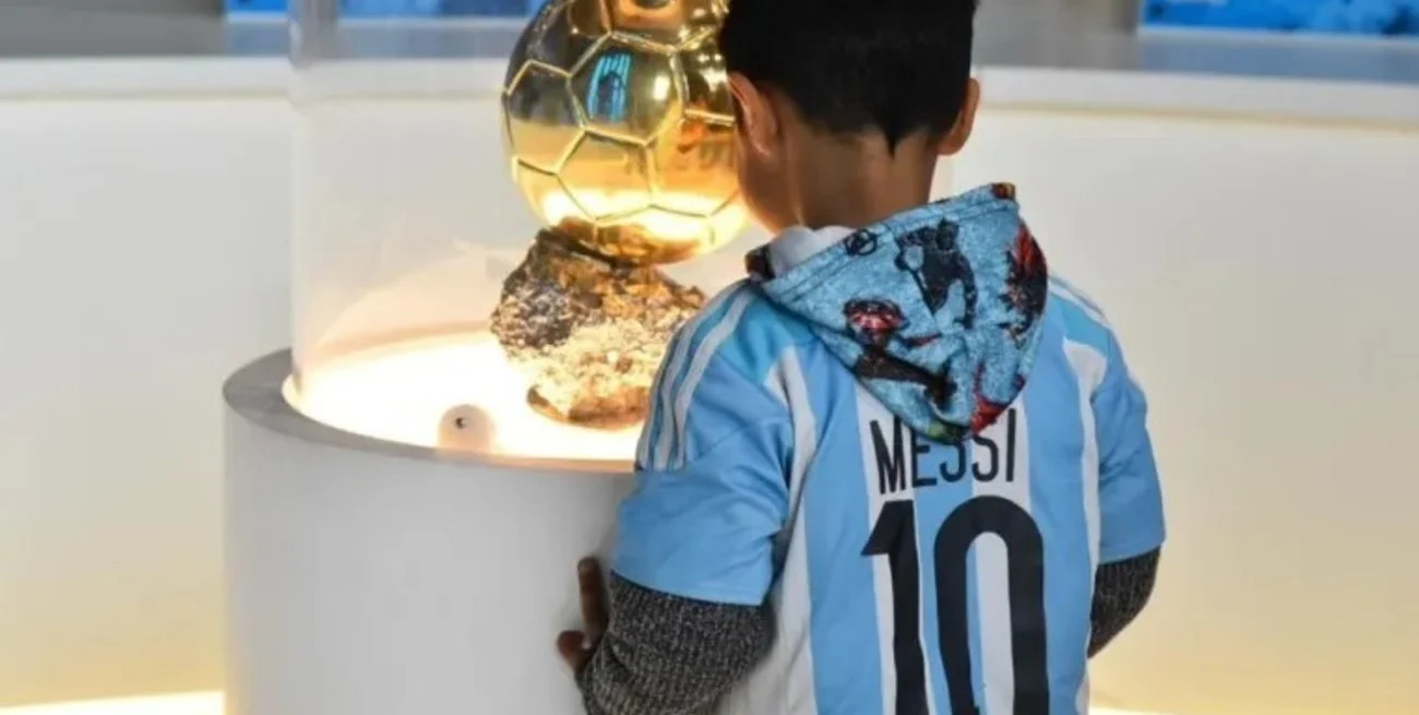 Fiebre mundialista: en julio llegan a Reconquista el Balón de Oro y otros objetos personales de Messi