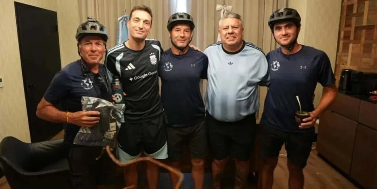 Tres argentinos recorrieron 17.000 kilómetros en bicicleta para llegar al Mundial y fueron recibidos por Scaloni