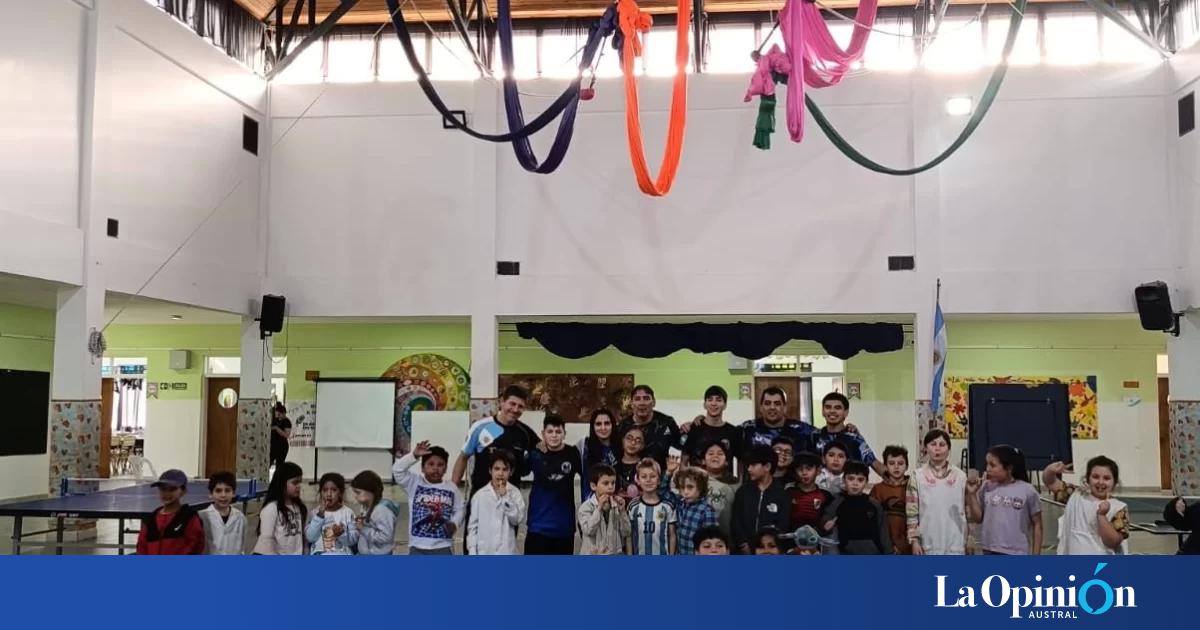 Exitosa clínica de tenis de mesa en El Chaltén con amplia participación de estudiantes