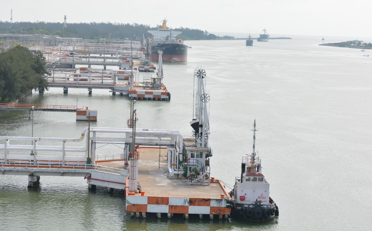 Investigan mancha de hidrocarburo en río Pánuco