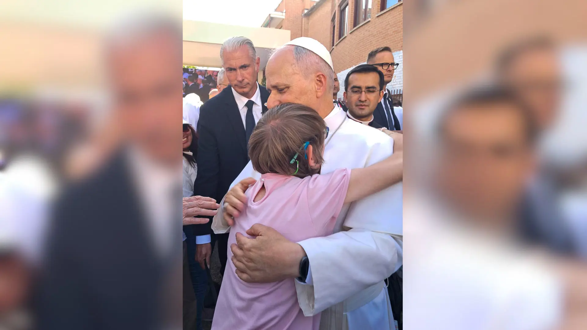 León XIV cumple el sueño de Olga, una joven con autismo que fue abandonada de niña