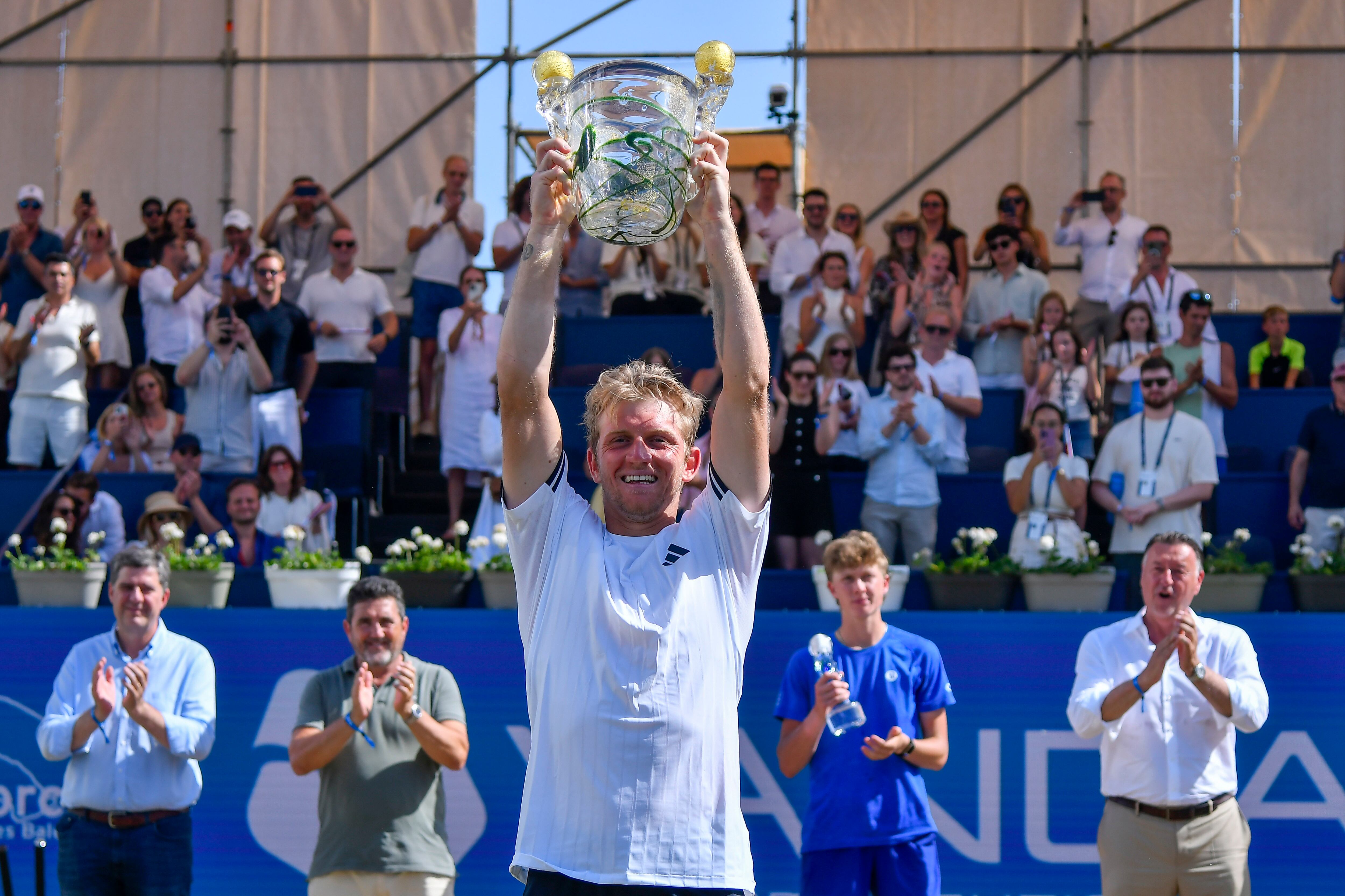 Contra viento y marea, por fin llegó: Davidovich alza su primer trofeo en la élite