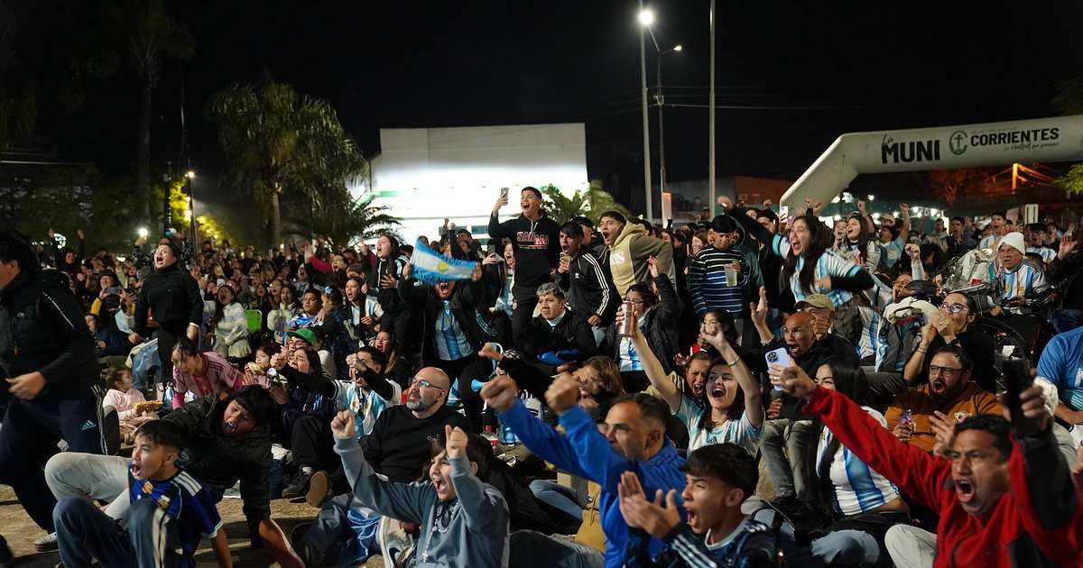 Corrientes: cientos de vecinos alentaron a la Selección en una nueva edición del Fan Fest