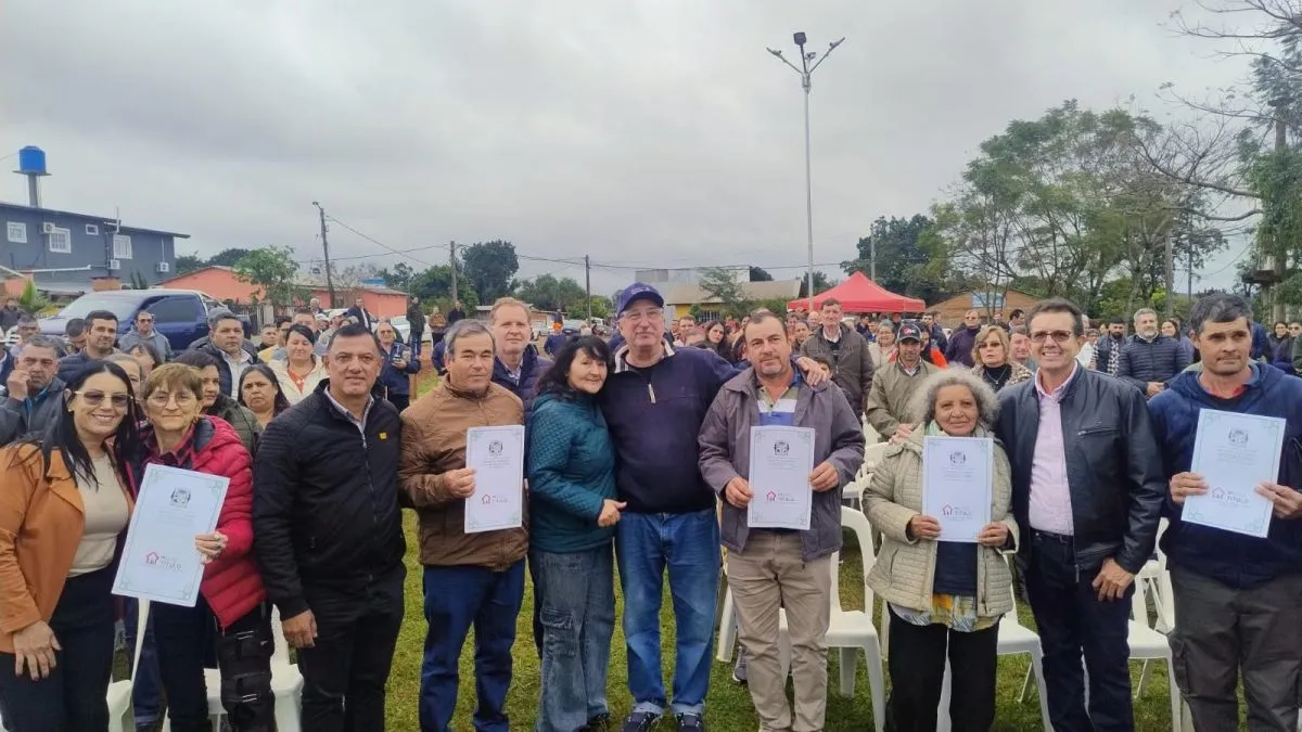 San Vicente entregó títulos de propiedad y permisos de ocupación a vecinos de colonia Agroforestal