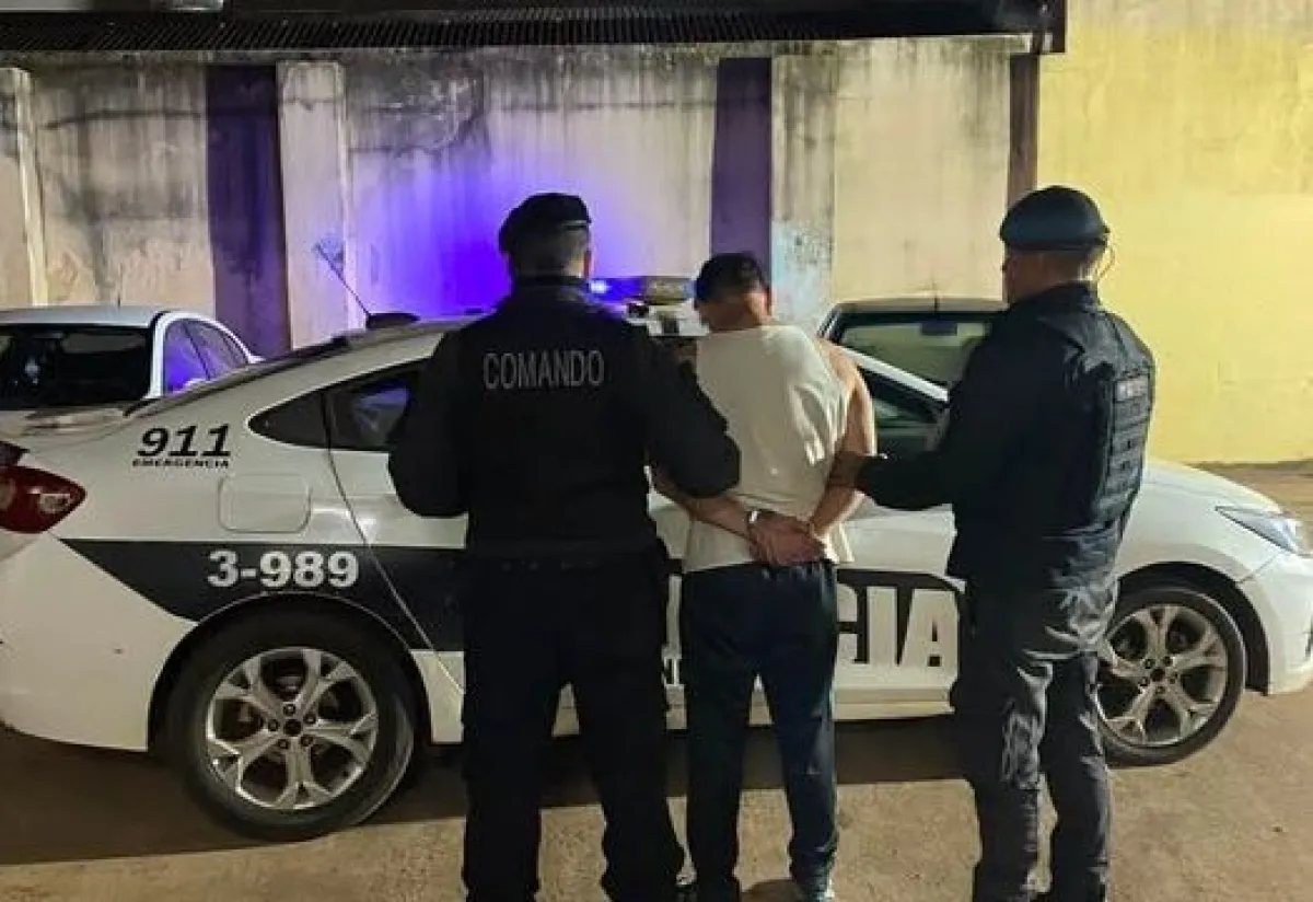 Llegó borracho, amenazó a su familia con un cuchillo y agredió a los policías que fueron a detenerlo en Posadas