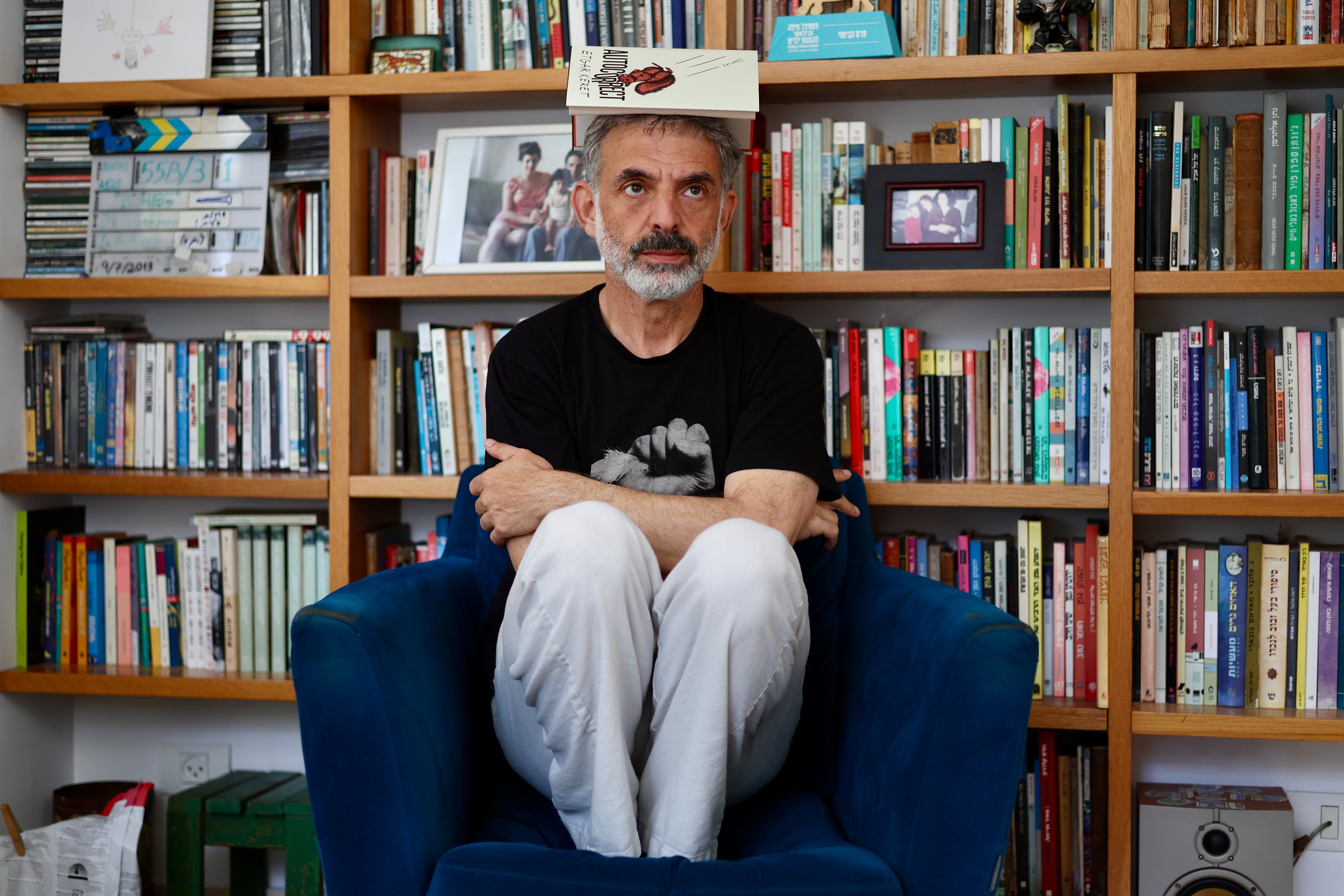 Etgar Keret, escritor: "Si la vida es una película, Israel es hoy una de zombis"