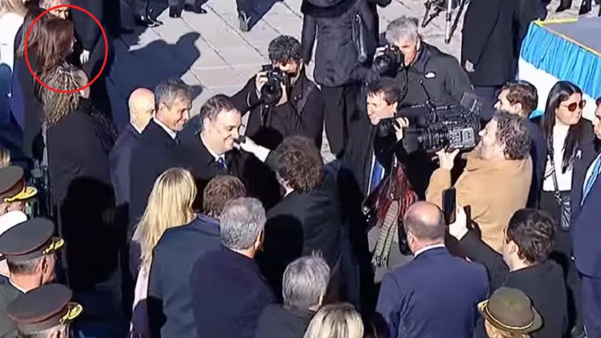 Javier Milei se mostró con Adorni y Bullrich y evitó el saludo con Villarruel en Rosario