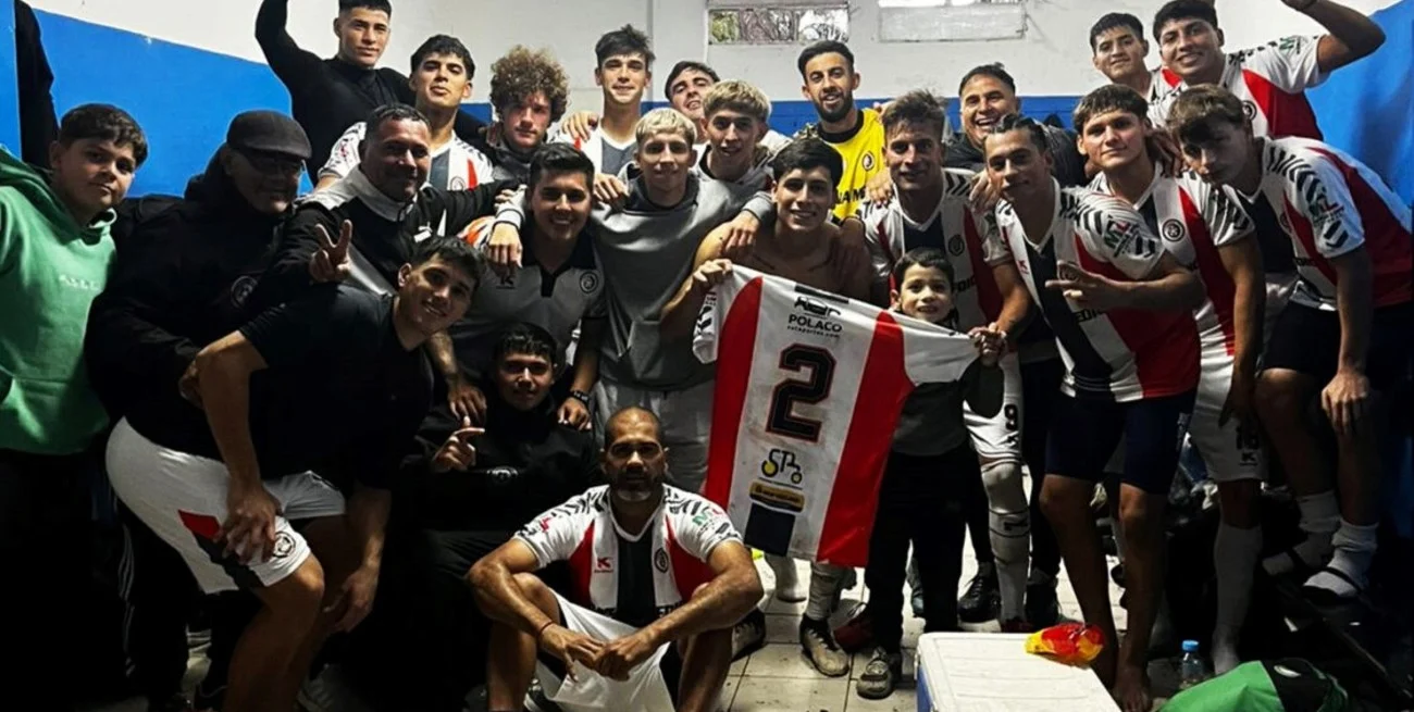 La Perla perdió, pero sigue arriba: Cosmos ganó y recupera terreno perdido