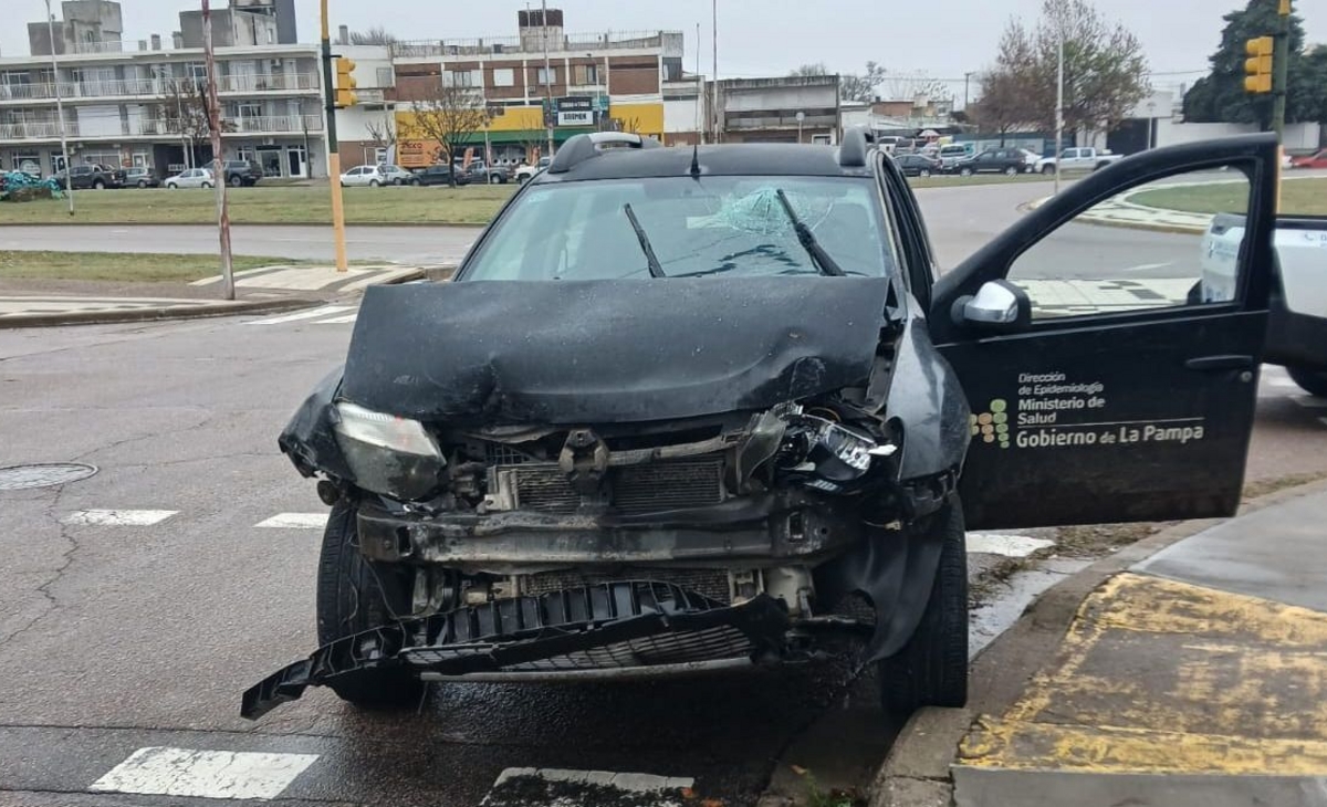 Una Duster provocó un choque múltiple en la avenida Luro