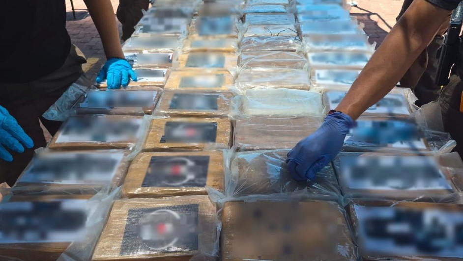 Aseguran contenedor con droga en puerto de Manzanillo, Colima