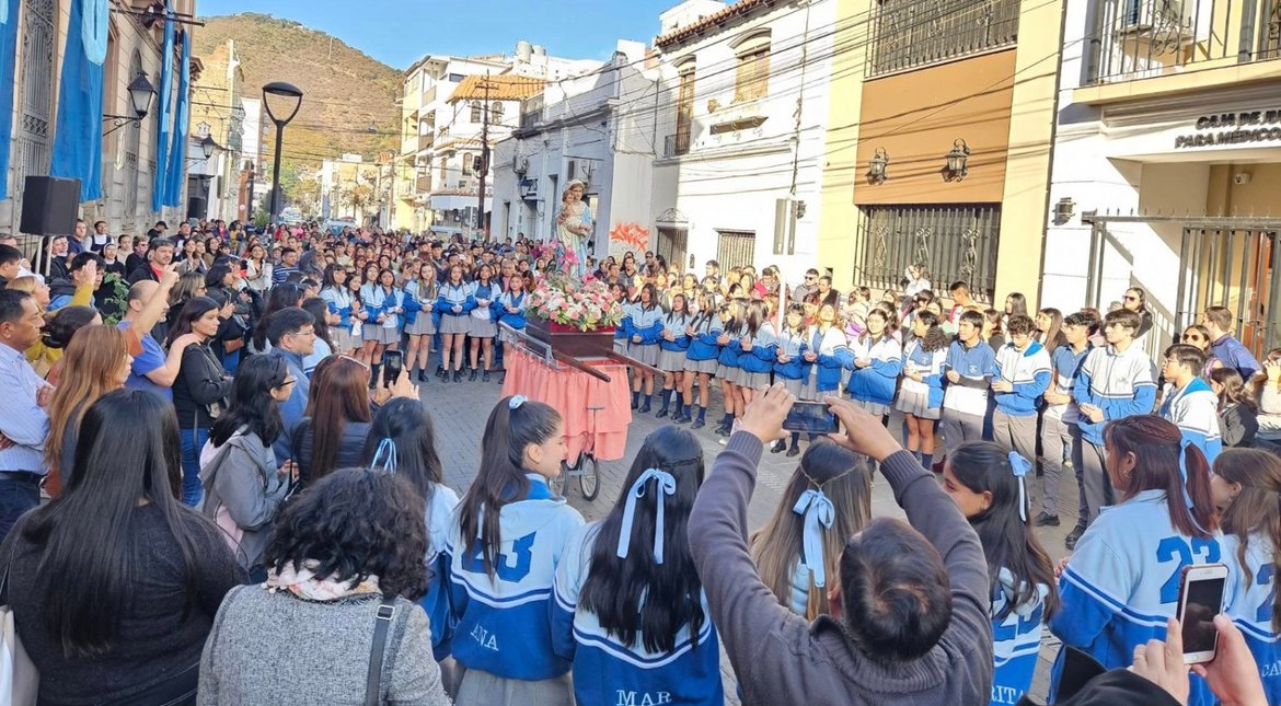 La comunidad Huertana Gianellina rinde honor a la Virgen del Huerto