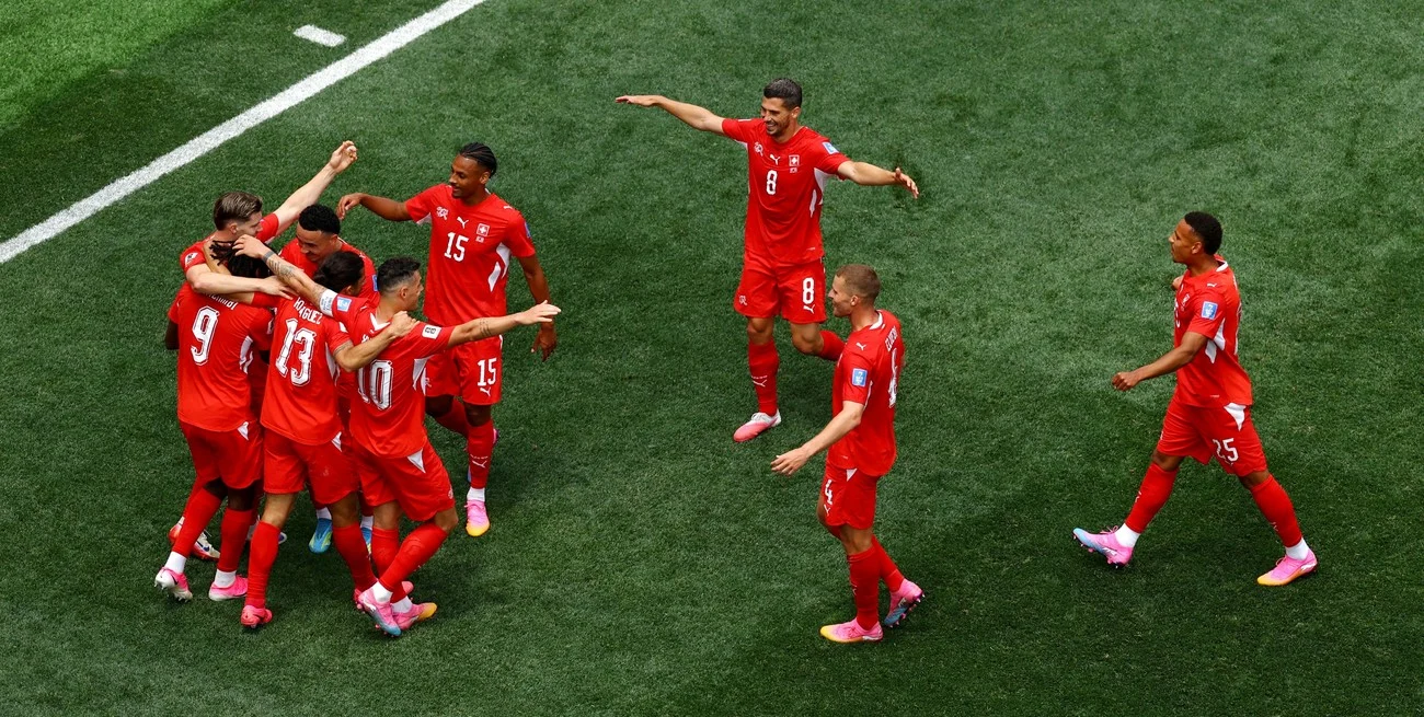 Suiza goleó a Bosnia-Herzegovina y tomó la cima del Grupo B