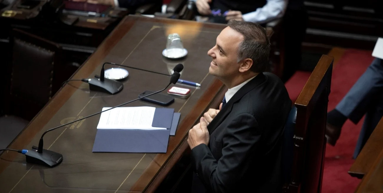 Crece la presión opositora y se encamina la interpelación a Manuel Adorni en medio de una fuerte tensión política