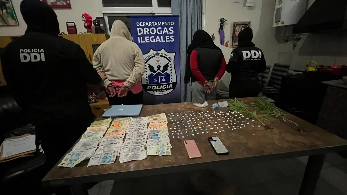 Operativo antidrogas en Pocito: cinco detenidos, cocaína, marihuana y un revólver secuestrado