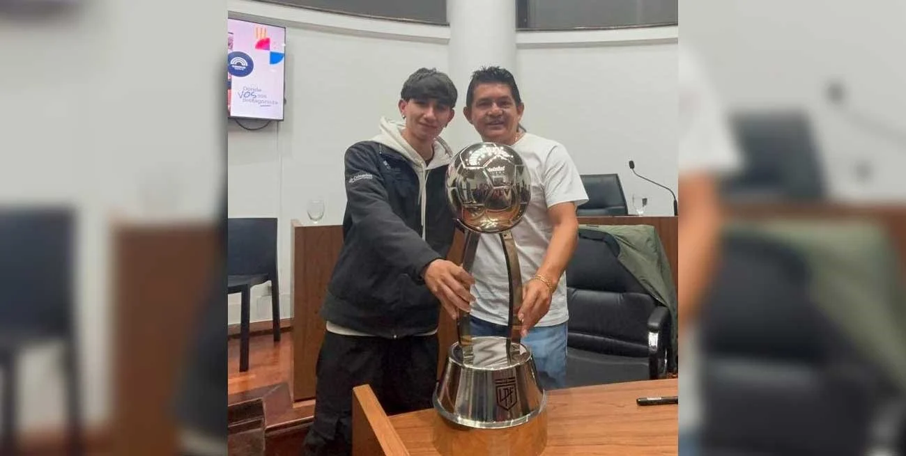 Fanatismo sabalero: convirtió el autógrafo del Pulga en un tatuaje