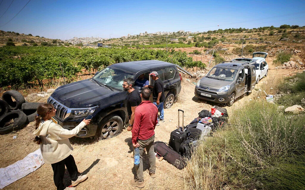 Settlers attack Palestinians and activists near Hebron, vandalize vehicles