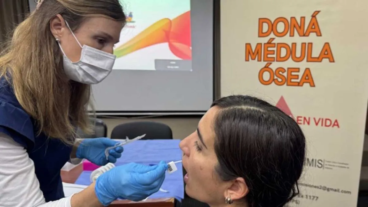Un hisopado bucal busca ampliar el registro de donantes de médula ósea