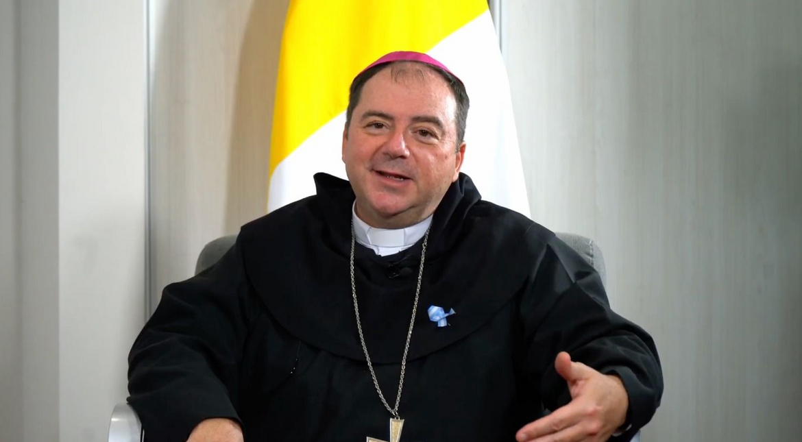 Frente a la hiperconectividad, Monseñor Darío Quintana llamó a "volver al corazón" en UCASAL